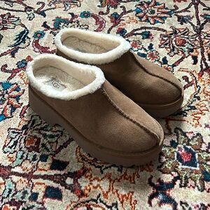 UGG Cozy Clog • Mustard Seed